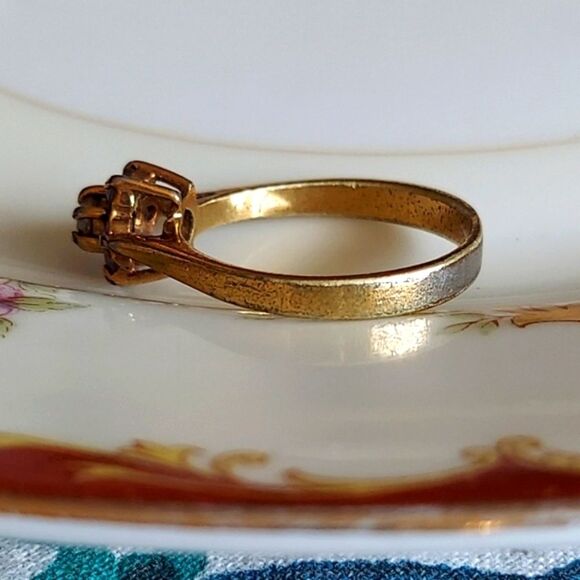 Vintage Brass Ring, Gold Tone with Light Purple Flower Center Size 6.5 - Picture 5 of 12